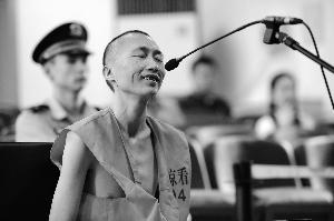 精神病人北京站釀割喉血案 受審時(shí)無(wú)法完整回答提問(wèn)