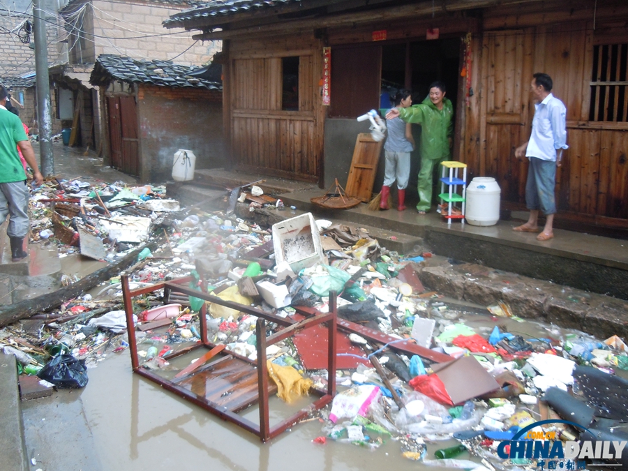 福建寧德：臺(tái)風(fēng)“潭美”過后忙自救