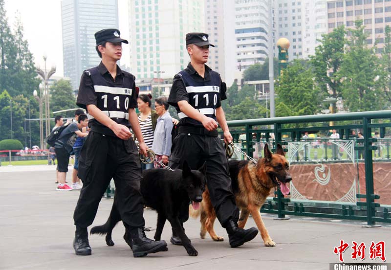 沈陽(yáng)：新型警用電動(dòng)巡邏車在全運(yùn)村上崗