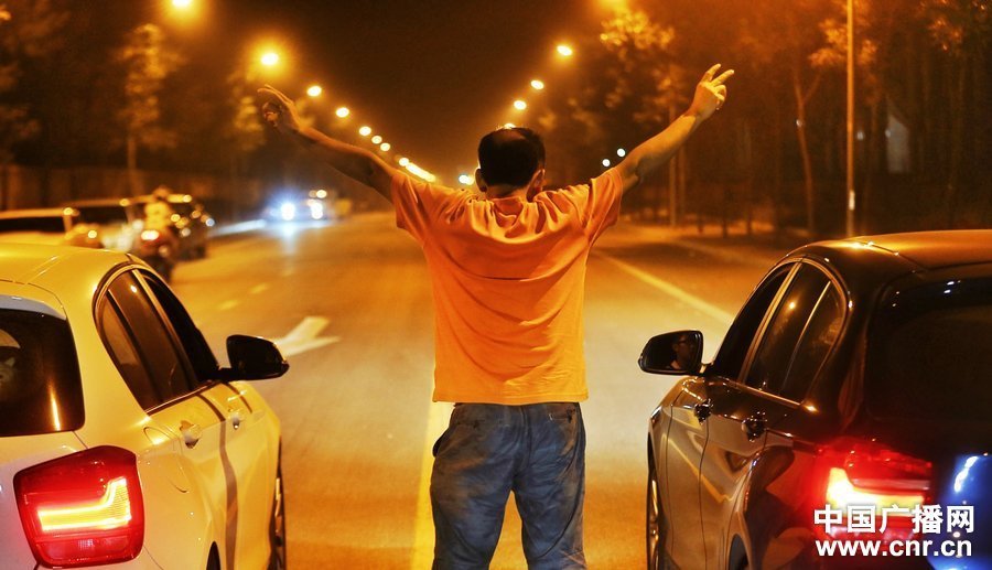北京飆車黨深夜開豪車逆行競速 時(shí)速超150公里