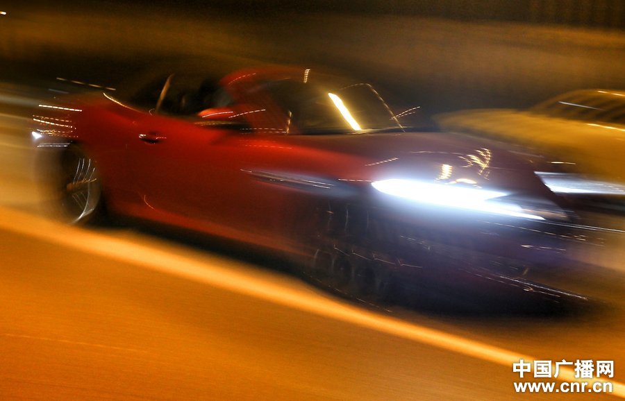 北京飆車黨深夜開豪車逆行競(jìng)速 時(shí)速超150公里