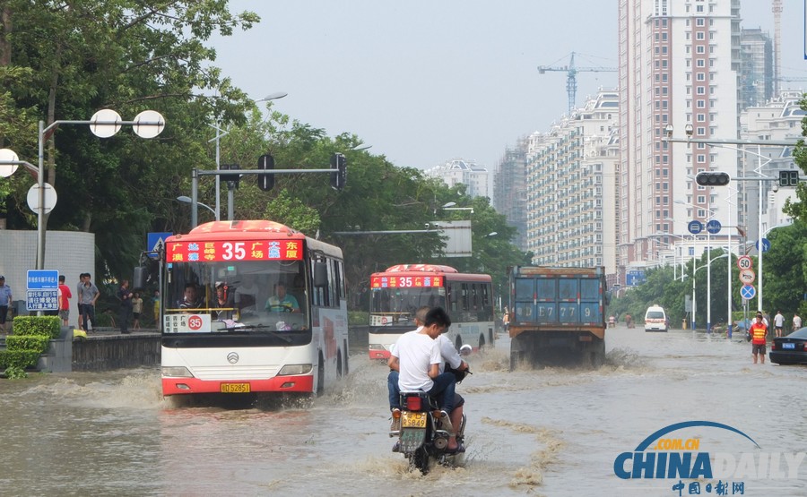 廣東汕頭：臺風“天兔”致海水倒灌城區(qū)