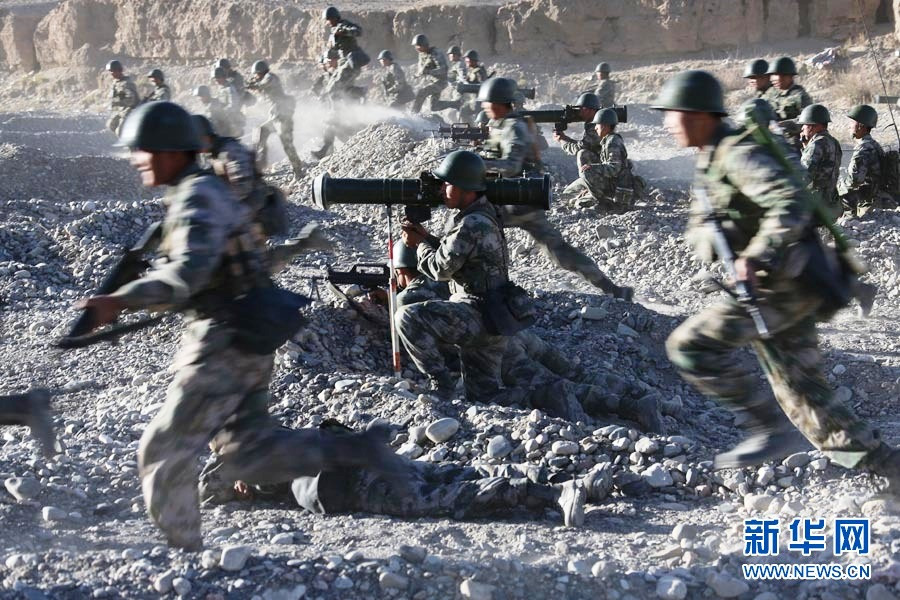 直擊解放軍萬人千車陸空協(xié)同高原大對(duì)抗