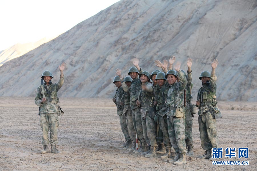 直擊解放軍萬人千車陸空協(xié)同高原大對抗