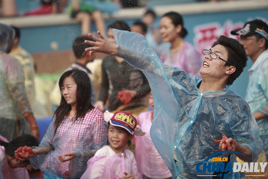 長(zhǎng)沙世界之窗舉行西紅柿大戰(zhàn)