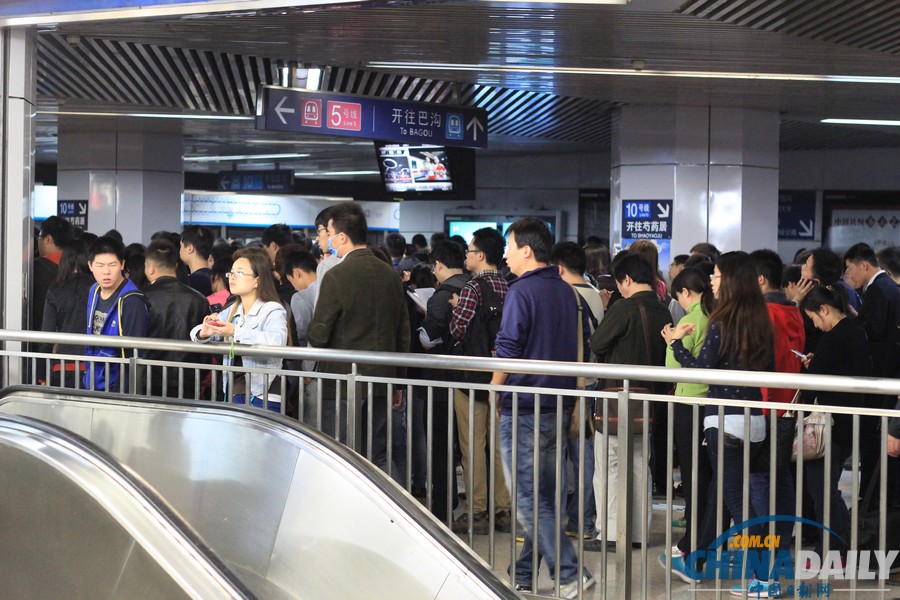 北京地鐵10號(hào)線列車信號(hào)故障 部分列車晚點(diǎn)