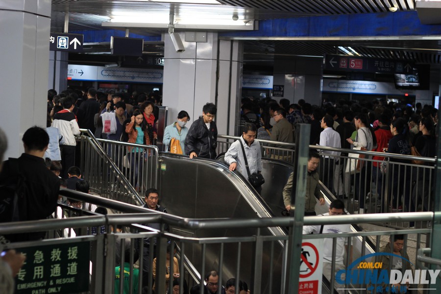 北京地鐵10號(hào)線列車(chē)信號(hào)故障 部分列車(chē)晚點(diǎn)