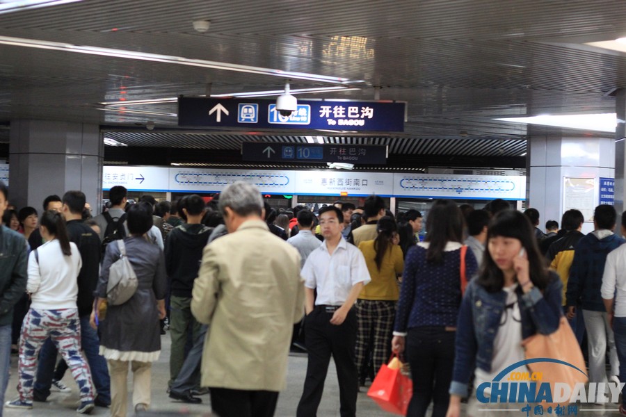 北京地鐵10號(hào)線列車信號(hào)故障 部分列車晚點(diǎn)