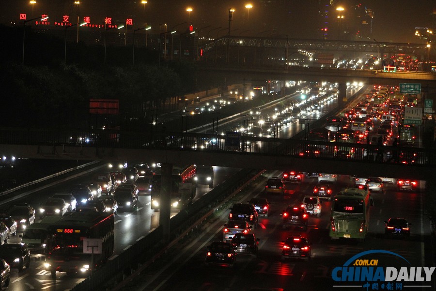 北京：重陽節(jié)前夜全路網遭遇“意外暴堵”