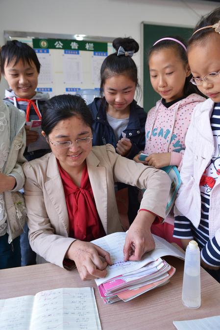 江蘇鎮(zhèn)江小學(xué)生好成績換取“作業(yè)免做券”