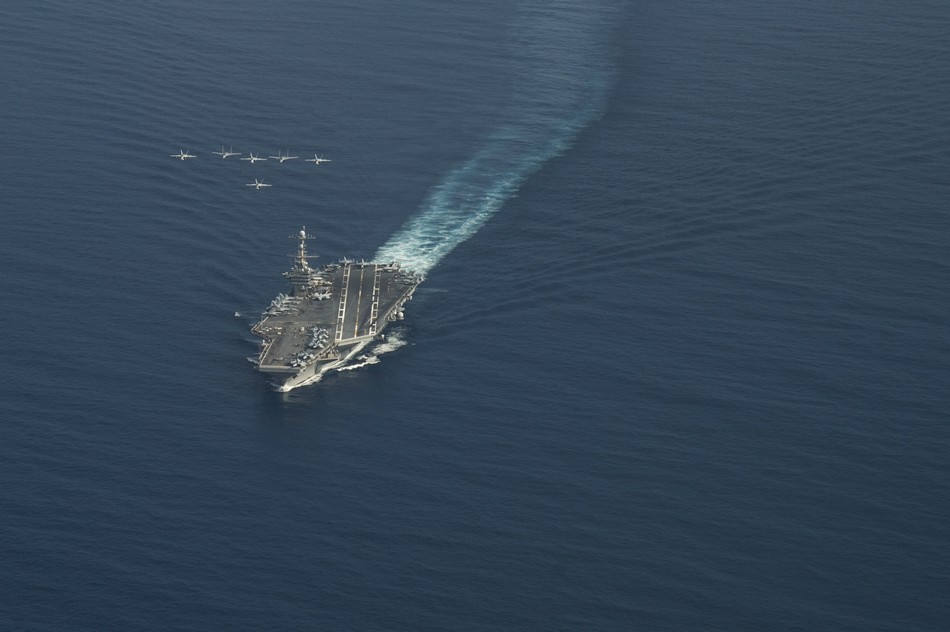 美海軍航母編隊在中國南海訓練演習