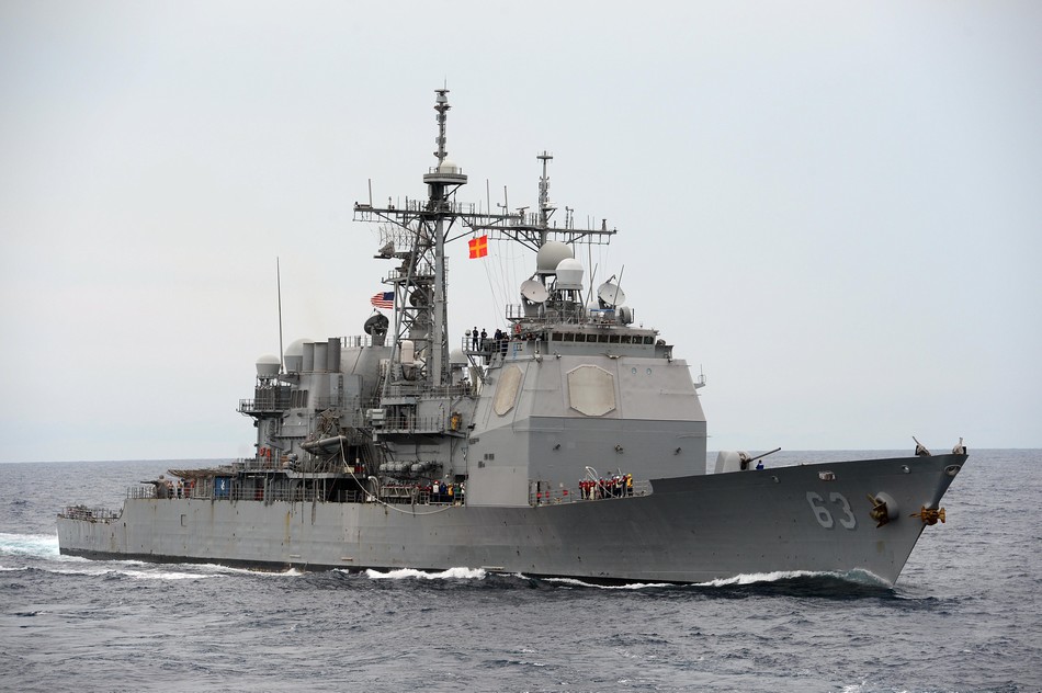 美海軍航母編隊在中國南海訓(xùn)練演習(xí)