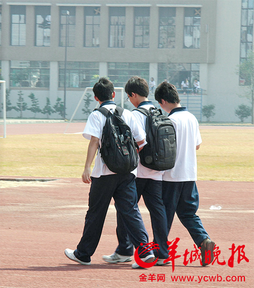 東莞部分中學(xué)瘋狂補(bǔ)課 市教育局：是學(xué)生自發(fā)自習(xí)