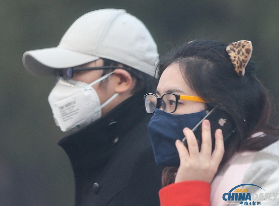 全國(guó)多地遭遇霧霾 大明湖成“白紙”一張