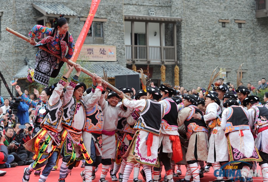 四川理縣羌寨舉行“花兒納吉”賽歌節(jié) 歡慶羌?xì)v新年