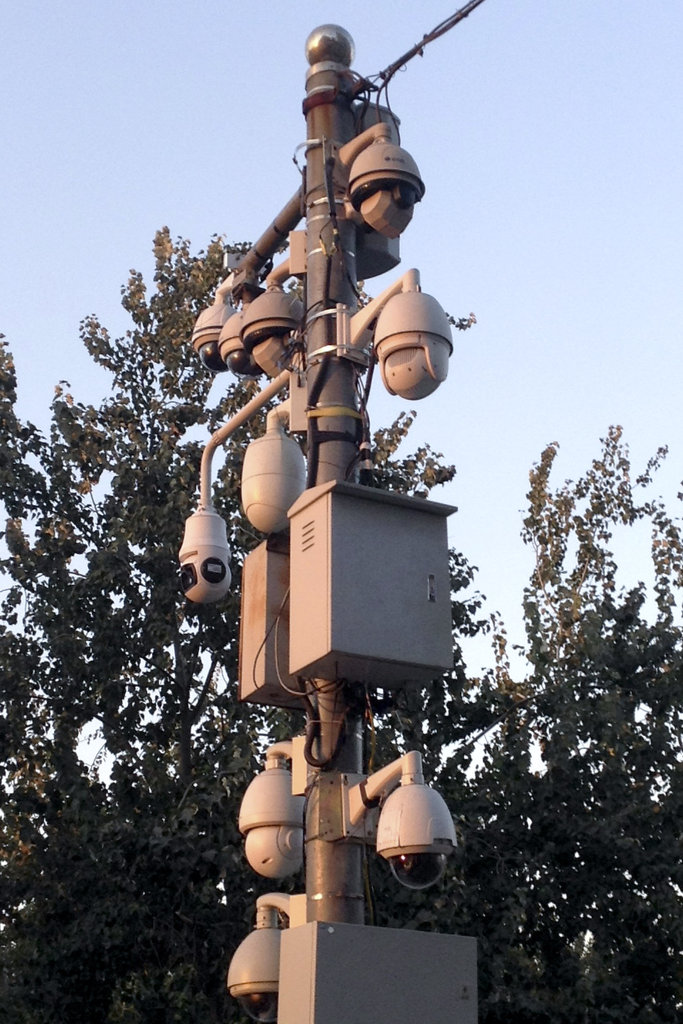 北京上海兩市路段現(xiàn)密集探頭遭調(diào)侃