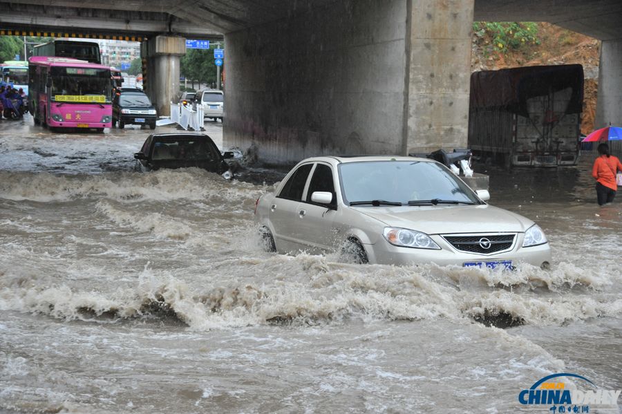 臺風(fēng)“海燕”襲廣西 南寧普降暴雨