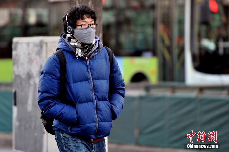中國多地大風(fēng)降溫 京城迎入冬最冷一天