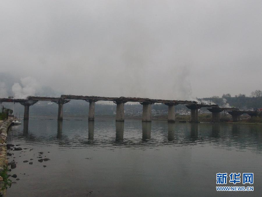 重慶黔江“亞洲第一廊橋”發(fā)生火災　橋面木質(zhì)建筑被燒毀
