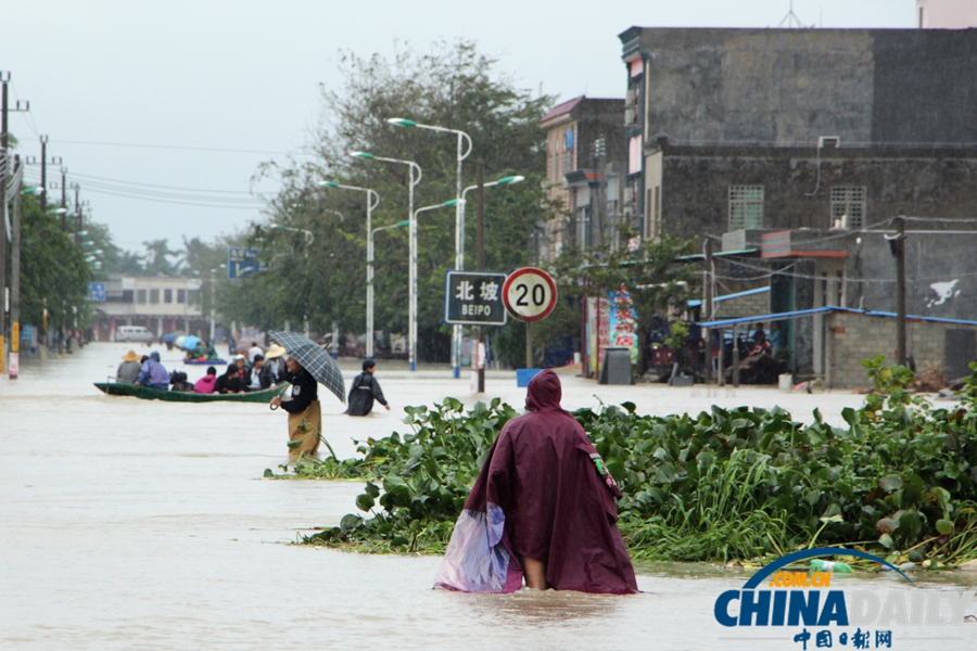 海南萬寧：普降暴雨緊急轉(zhuǎn)移民眾