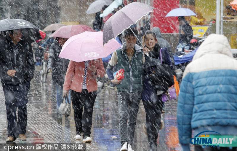 南方持續(xù)雨雪第三日 昆明機場延長臨時關(guān)閉時間