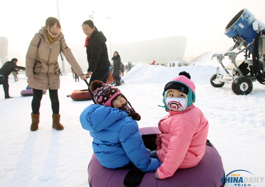 北京：“鳥(niǎo)巢”歡樂(lè)冰雪季外場(chǎng)開(kāi)放