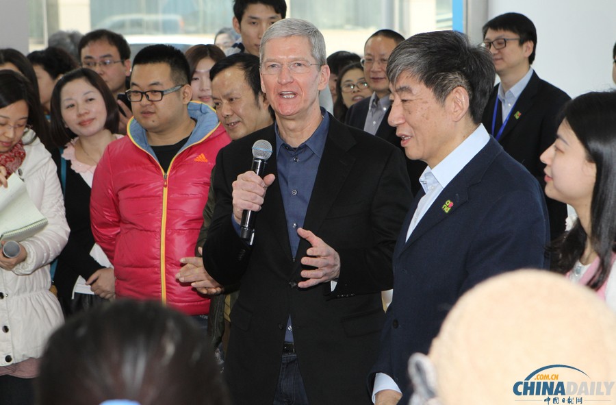 移動(dòng)4G版iPhone開賣 “果粉”獲贈(zèng)庫(kù)克簽名