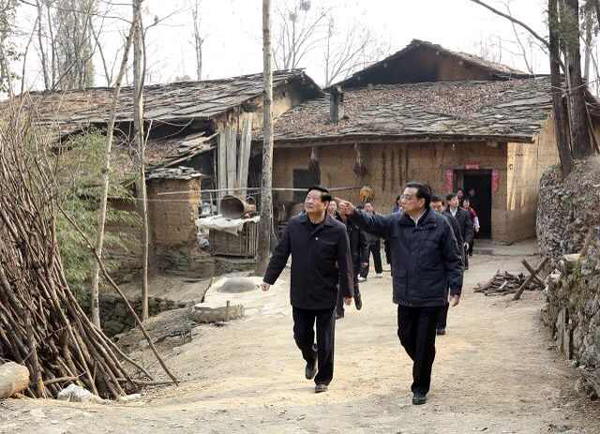 李克強與山村留守兒童父親通話囑平安