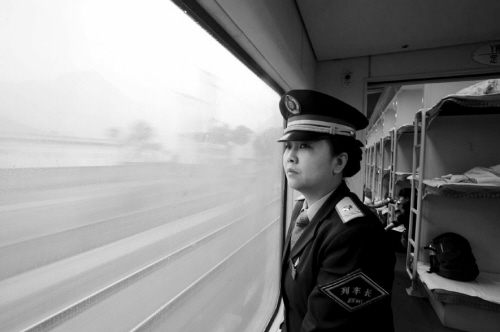 列車(chē)長(zhǎng)14年春節(jié)無(wú)法回家 家,是那站臺(tái)上的6分39秒