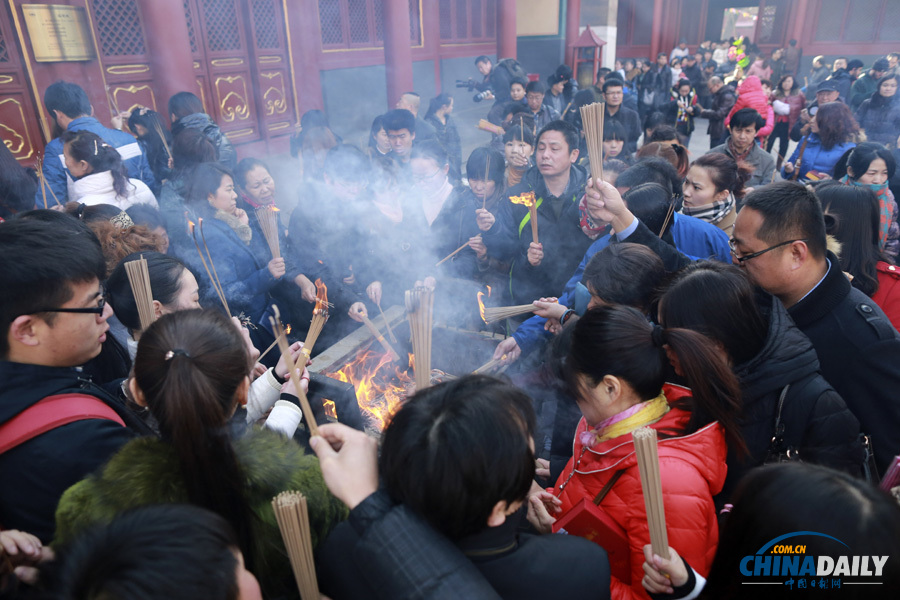 北京雍和宮祈愿大法會(huì)舉行繞寺儀式