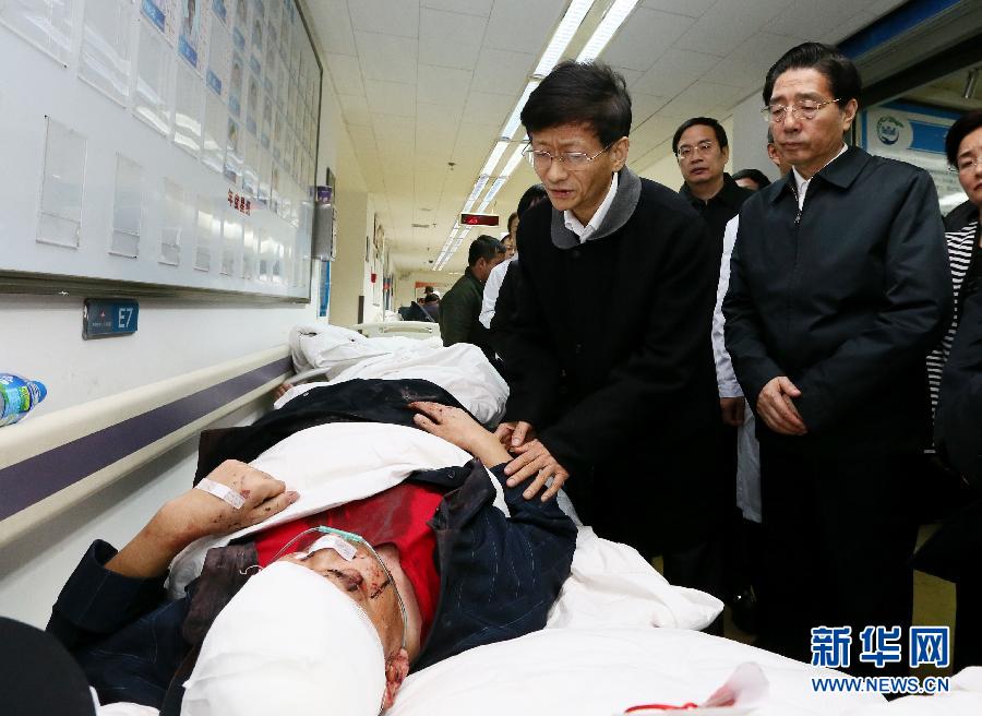 孟建柱在昆明指導“3·01”嚴重暴力恐怖事件　看望慰問受傷群眾和遇難者家屬