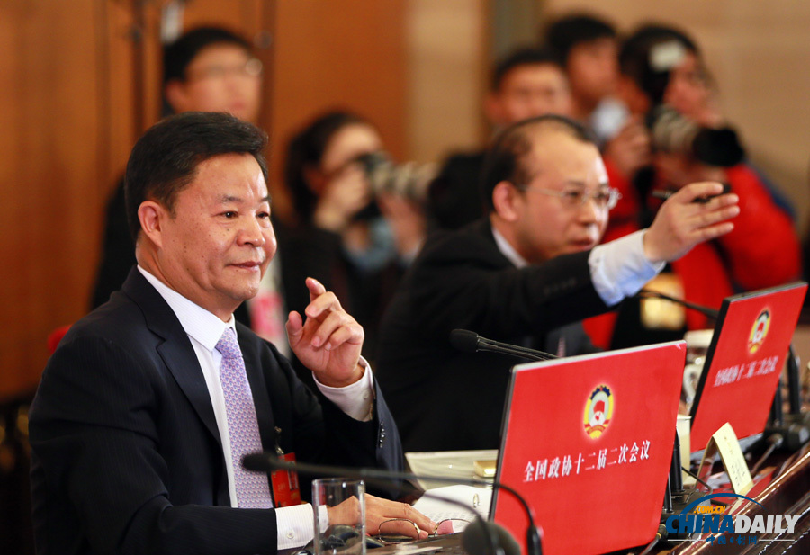全國(guó)政協(xié)十二屆二次會(huì)議舉行新聞發(fā)布會(huì)