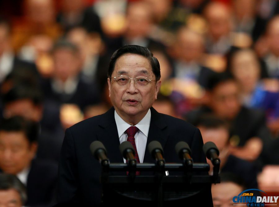 政協開幕會為昆明暴力恐怖事件遇難者默哀