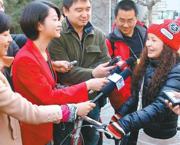 兩會新聞記憶 愛幫公交綠色出行第一