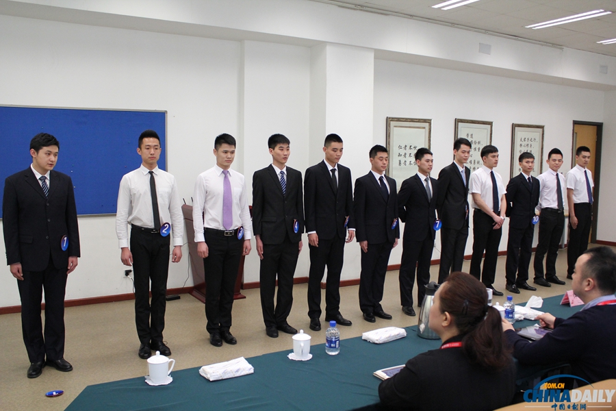 中聯(lián)航空乘招聘3千余人爭奪65個名額 現(xiàn)場氣氛火熱