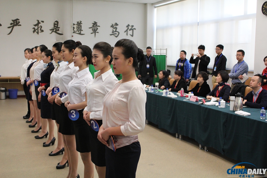 中聯(lián)航空乘招聘3千余人爭(zhēng)奪65個(gè)名額 現(xiàn)場(chǎng)氣氛火熱
