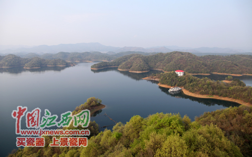 全國網(wǎng)絡(luò)媒體江西游首日 記者邂逅武寧“美女”