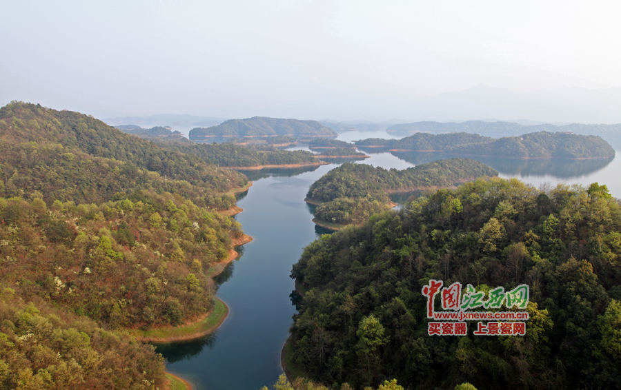 “第六屆全國網(wǎng)絡(luò)媒體江西游”采訪團(tuán)暢游桃花島