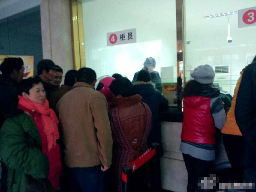 江蘇射陽一銀行被傳倒閉引擠兌潮 調(diào)大批現(xiàn)金保供應(yīng)