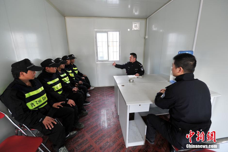 福州現(xiàn)“柜族”警務室 日租金僅6元