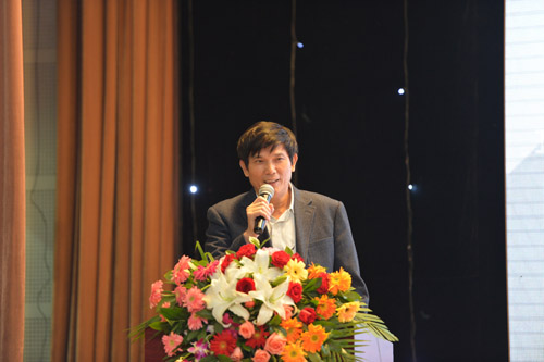 2013年度人民網(wǎng)獎(jiǎng)學(xué)金頒獎(jiǎng)典禮在京舉行 “最具潛質(zhì)新聞人大賽”啟動(dòng)