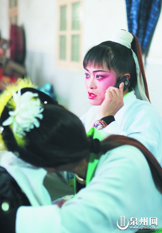 福建職業(yè)哭靈女 每月“哭”二十余場收入賽白領(lǐng)