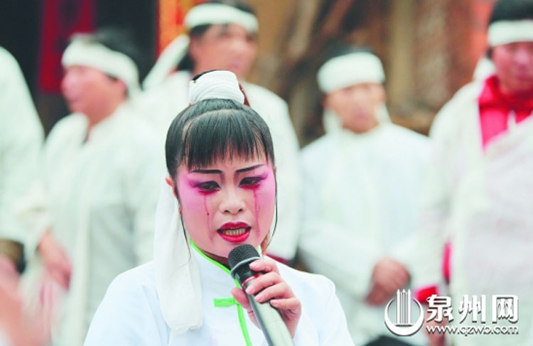 福建職業(yè)哭靈女 每月“哭”二十余場(chǎng)收入賽白領(lǐng)