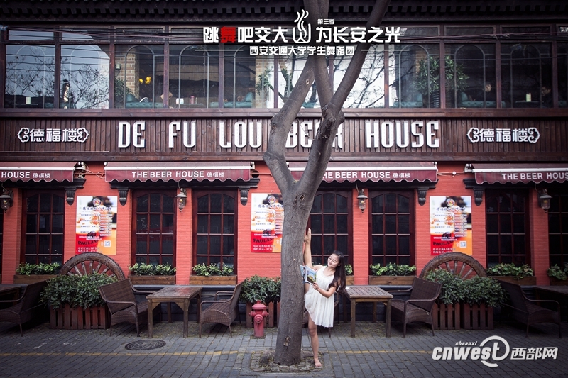 “跳舞吧，交大！”走紅網(wǎng)絡(luò) 高難度動(dòng)作獲網(wǎng)友點(diǎn)贊