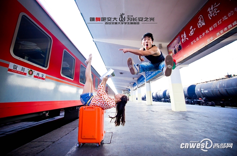 “跳舞吧，交大！”走紅網(wǎng)絡(luò) 高難度動(dòng)作獲網(wǎng)友點(diǎn)贊