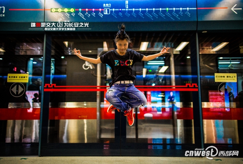 “跳舞吧，交大！”走紅網(wǎng)絡(luò) 高難度動作獲網(wǎng)友點贊