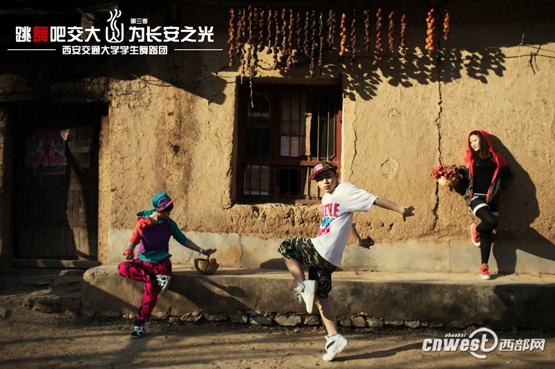 “跳舞吧，交大！”走紅網(wǎng)絡(luò) 高難度動作獲網(wǎng)友點贊