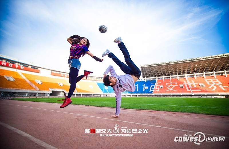 “跳舞吧，交大！”走紅網(wǎng)絡(luò) 高難度動(dòng)作獲網(wǎng)友點(diǎn)贊