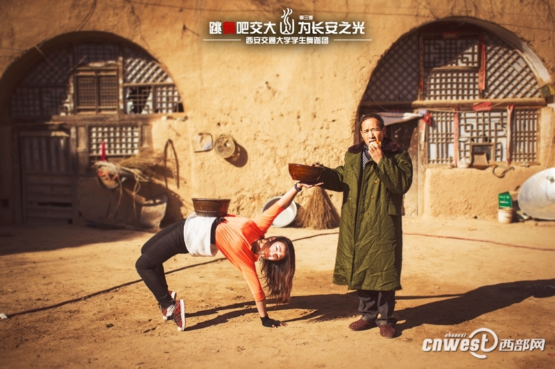 “跳舞吧，交大！”走紅網(wǎng)絡(luò) 高難度動(dòng)作獲網(wǎng)友點(diǎn)贊