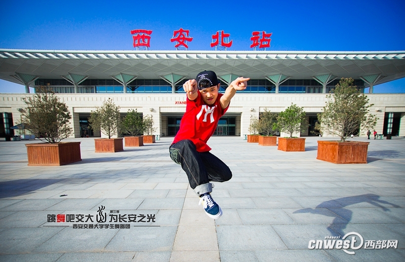“跳舞吧，交大！”走紅網(wǎng)絡(luò) 高難度動作獲網(wǎng)友點(diǎn)贊